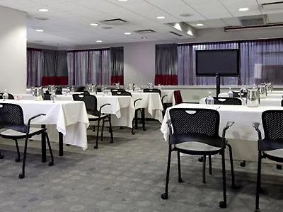 Hampton Downtown/magnificent Mile Hotel 3*