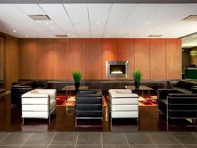 Hotel Hampton Downtown/magnificent Mile 3*