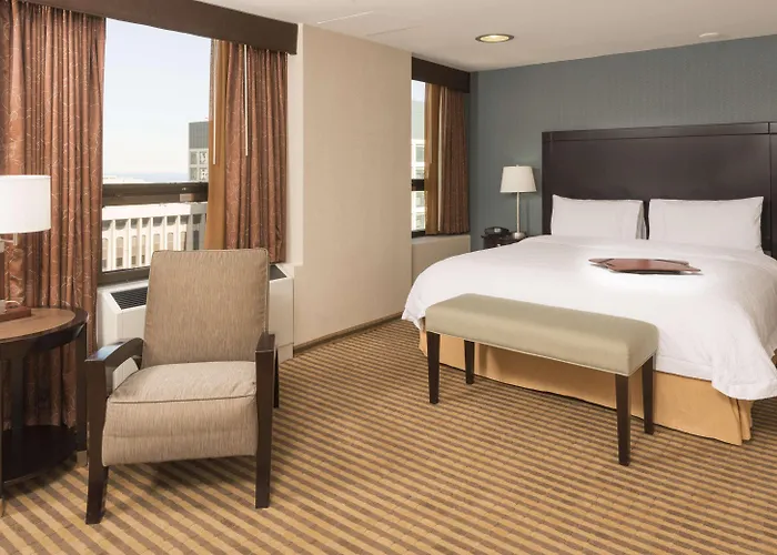 Hampton Downtown/magnificent Mile Hotel 3*