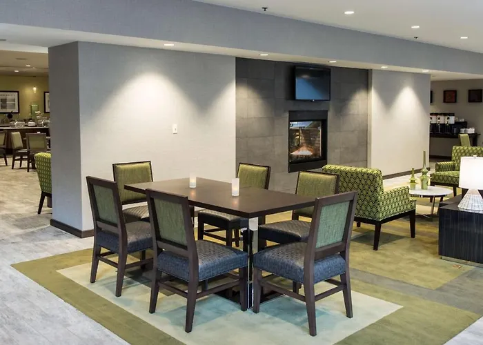 Hampton Downtown/magnificent Mile Hotel 3*