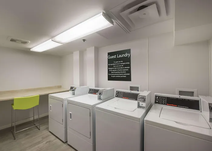 Hampton Downtown/magnificent Mile Hotel 3*