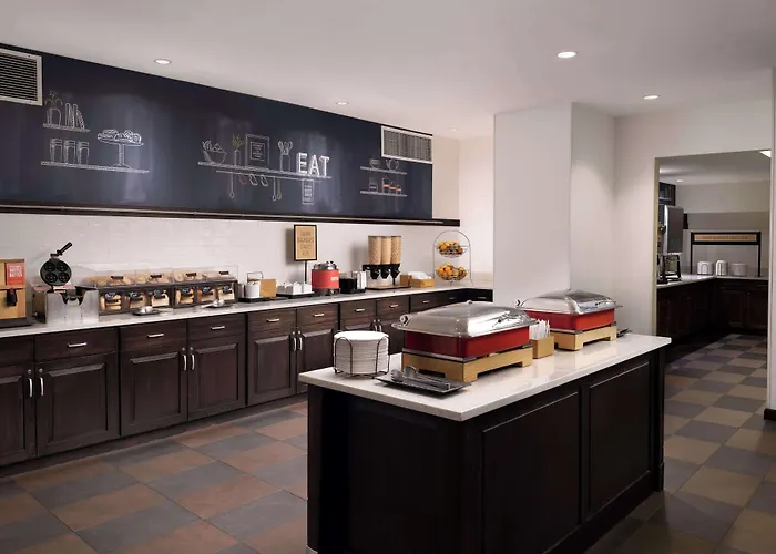 Hotel Hampton Downtown/magnificent Mile 3*