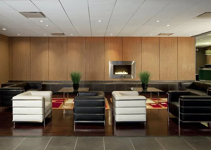 Hampton Downtown/magnificent Mile Hotel 3*