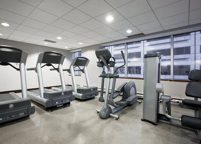 Hampton Downtown/magnificent Mile Hotel 3*